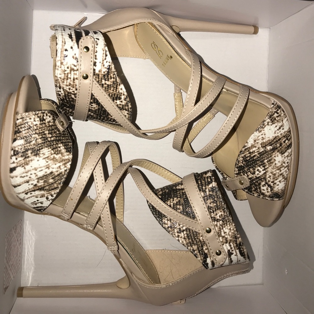 Scene Charity Taupe/White Snake Heel 9.5
