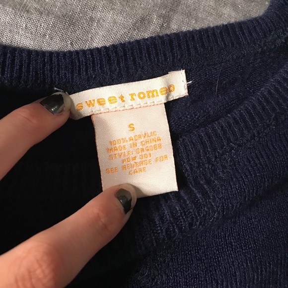 Sweater - Picture 3 of 4