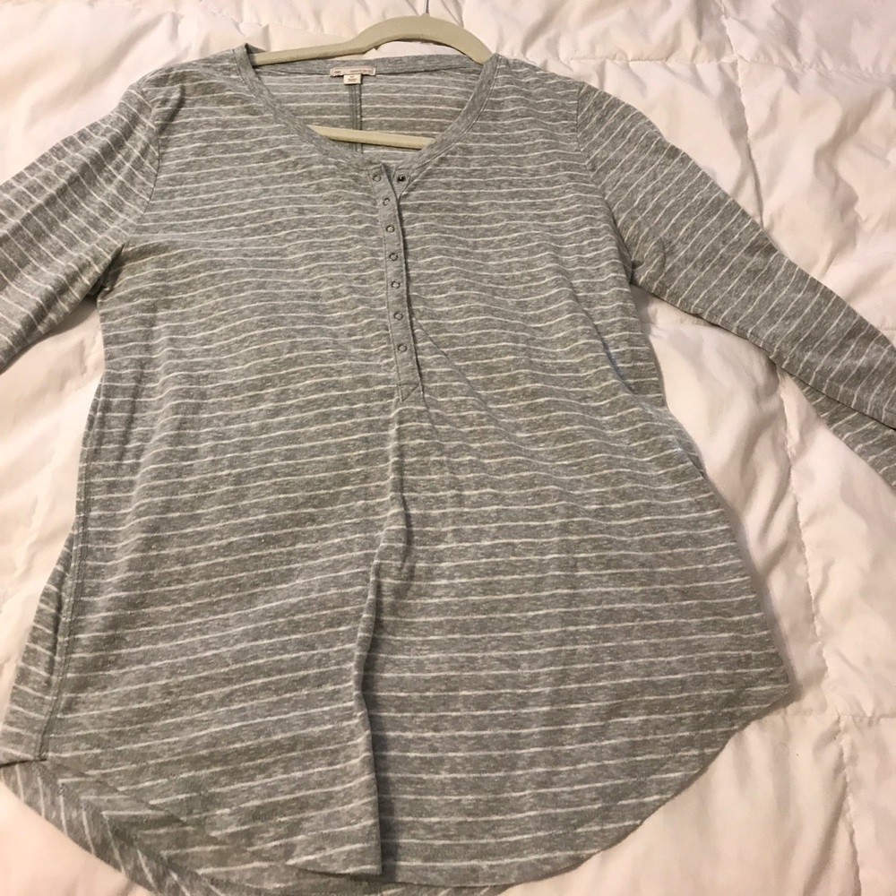 Grey stripe baseball tee