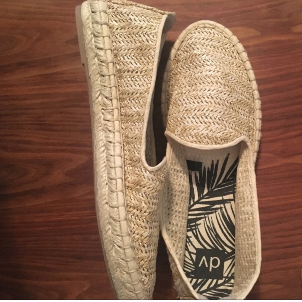 Last pair! Dv By dolce vita espadrille