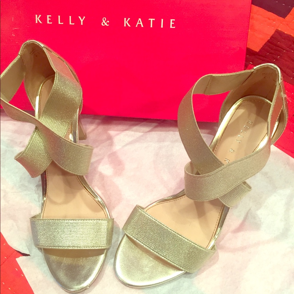 Kelly & Katie Gold Heels Size 6