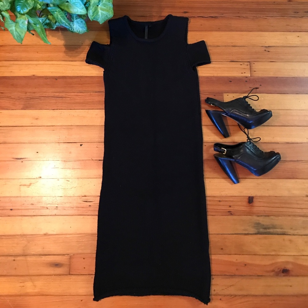 TOPSHOP BLACK COLD SHOULDER SWEATER DRESS!!!🌻