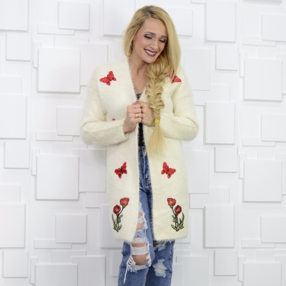 ❤SOLD OUT❤ SOFT & FUZZY BUTTERFLY C0ARDIGAN - Picture 2 of 4