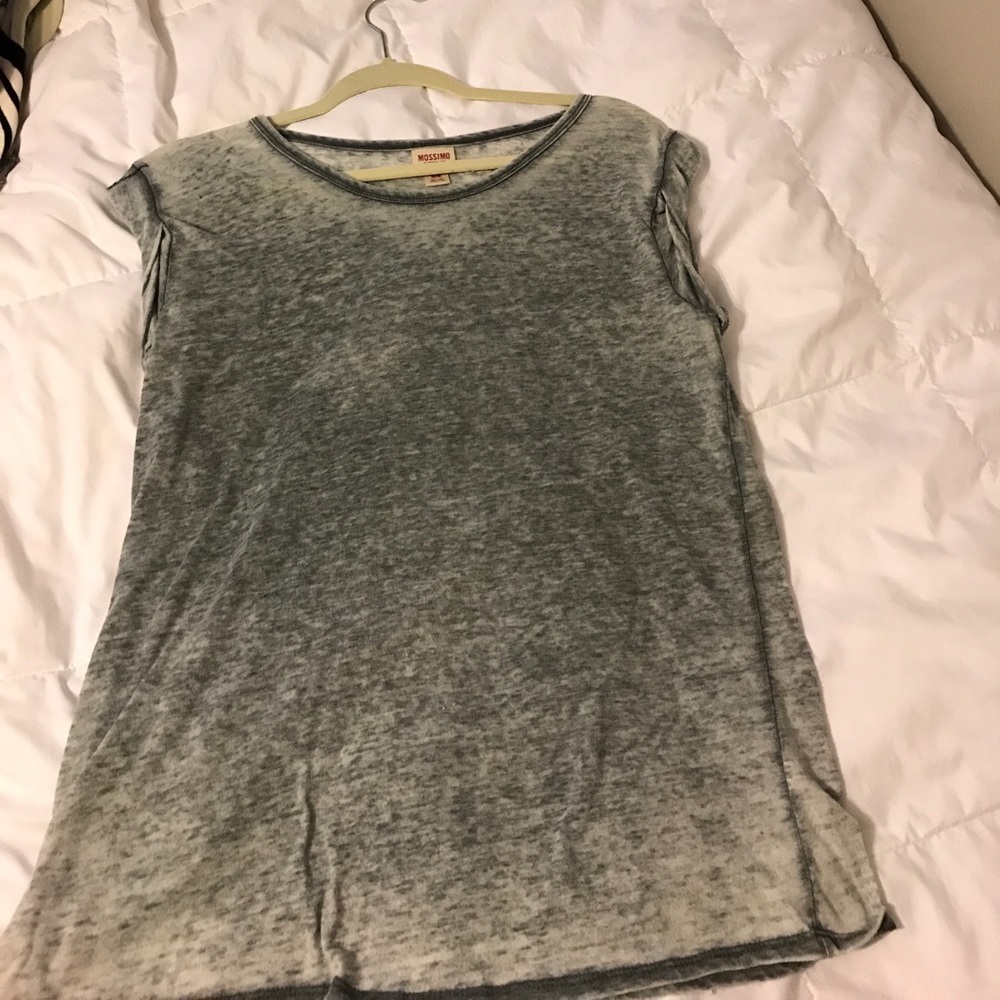 Grey tee