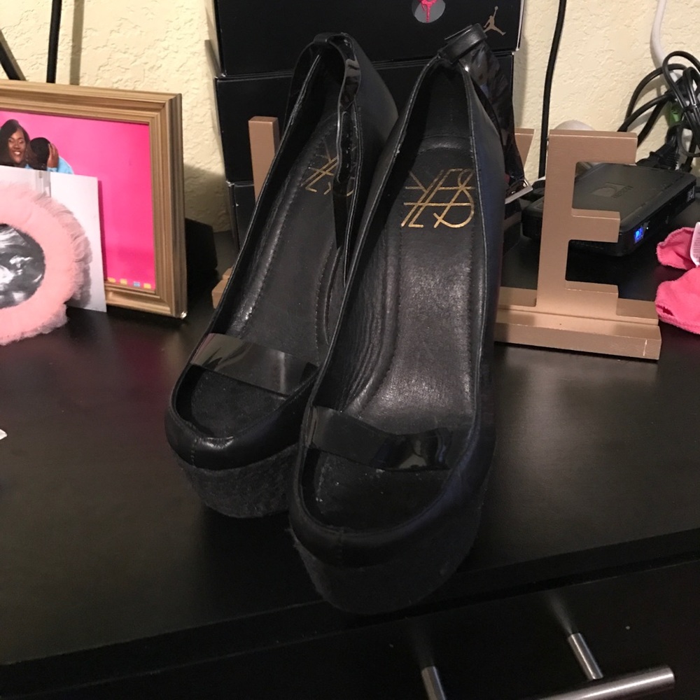YES brand, new worn twice, 7/10 condition,
