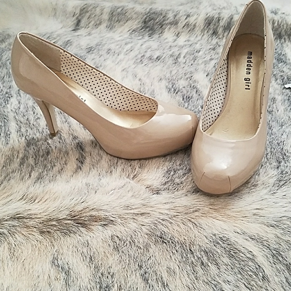 Nude Madden girl pumps