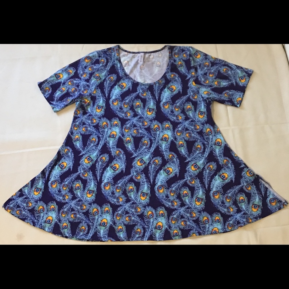 LuLaRoe Feather Top!