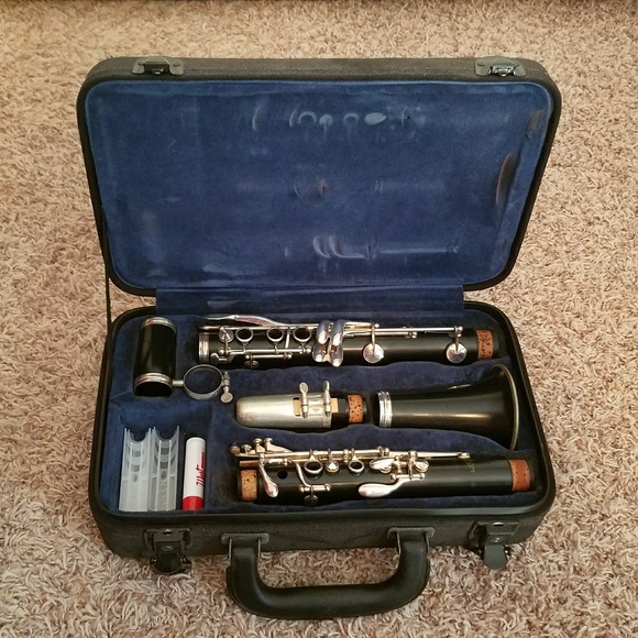 2009 "Accent" clarinet w/music stand - Picture 2 of 6