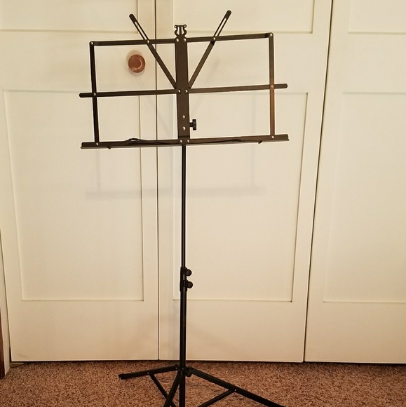 2009 "Accent" clarinet w/music stand - Picture 4 of 6