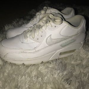 All white airmax