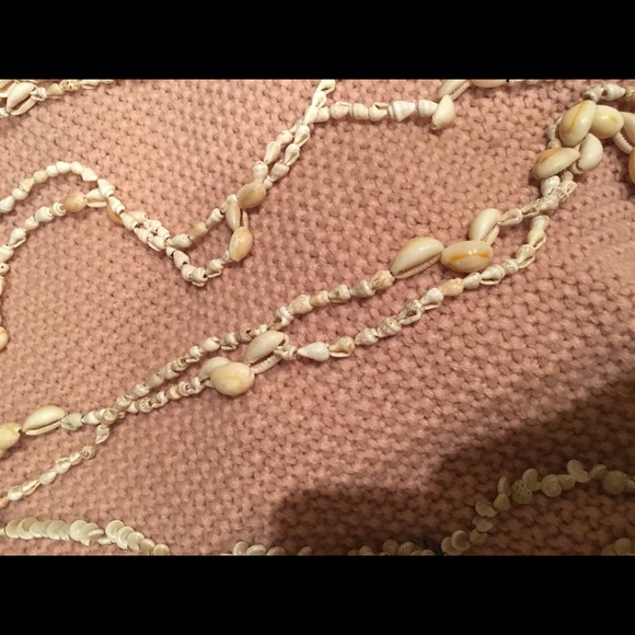 Vintage shell necklaces!!! (Must buy all three) - Picture 3 of 7