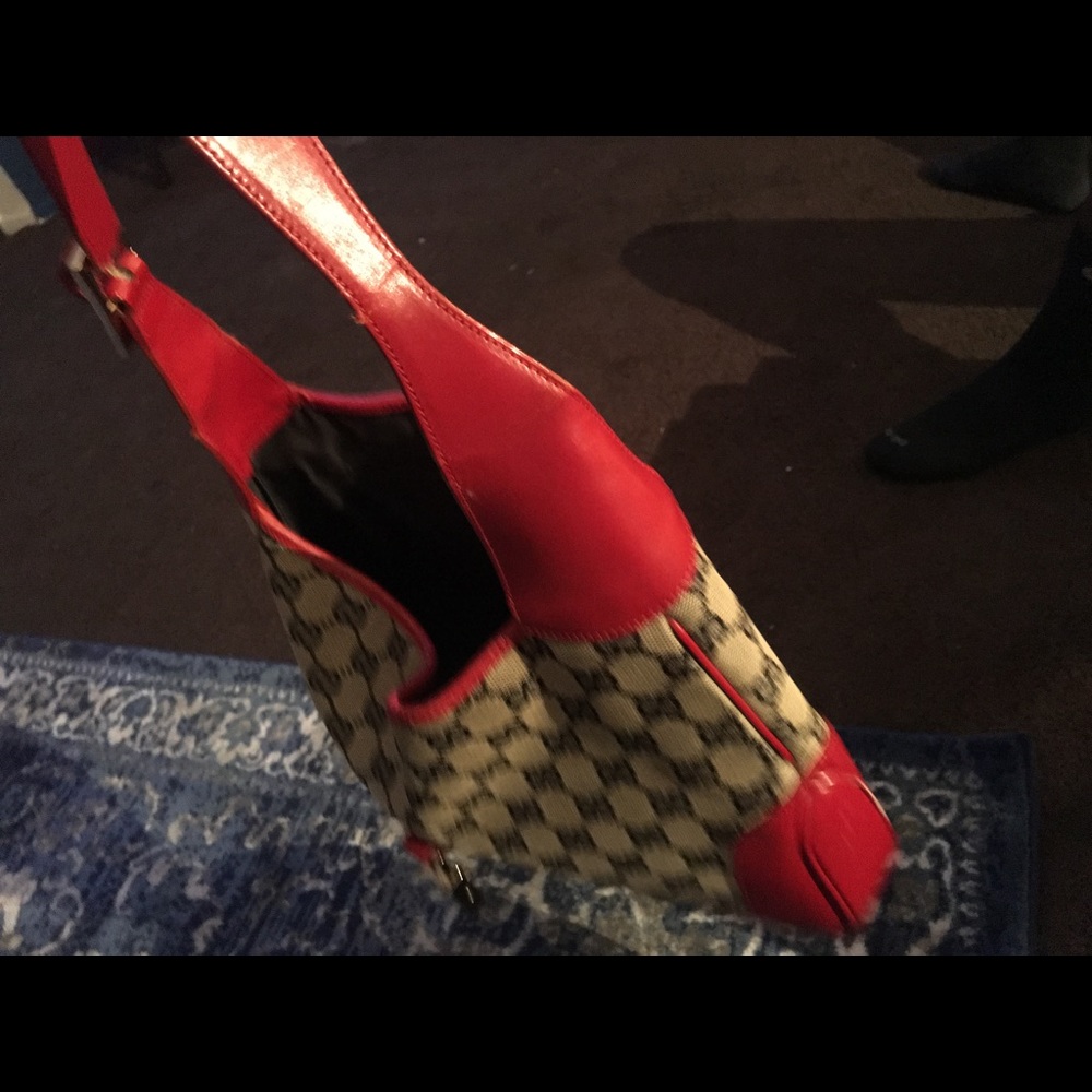Authentic Gucci purse w/black Gucci wallet