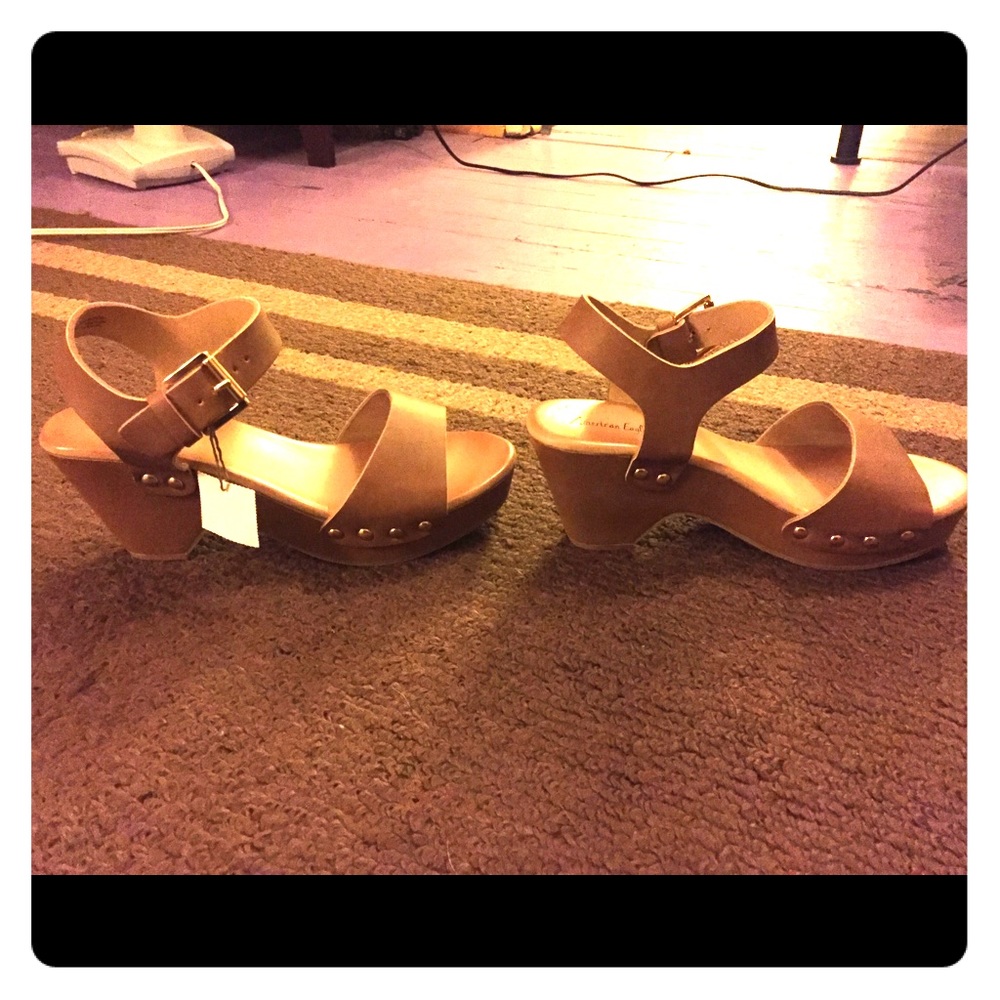NWT American Eagle wedges