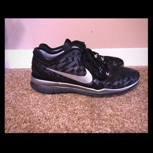 Black and SilverNike TR Fit 5