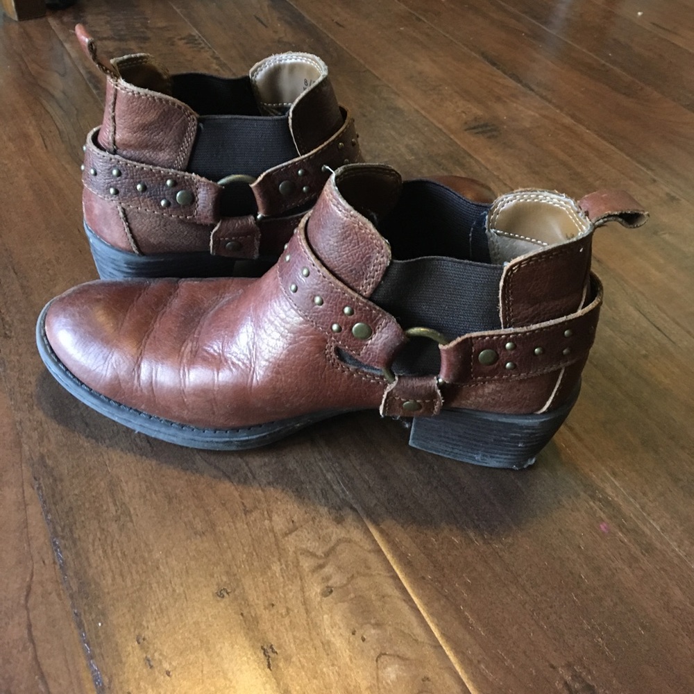 Trendy ankle booties