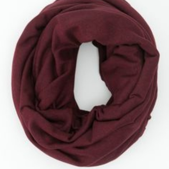 NWT American Apparel Circle Scarf In Cherry Bomb - Picture 2 of 4