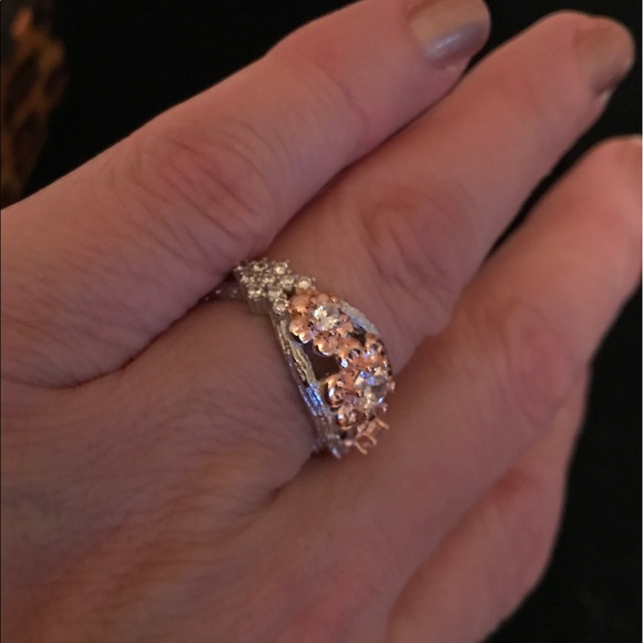 Rose Gold Color Flower Vine Ring NWT - Picture 3 of 4