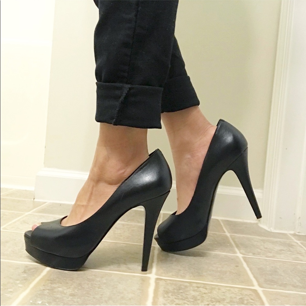 BCBGeneration Peep toe heels