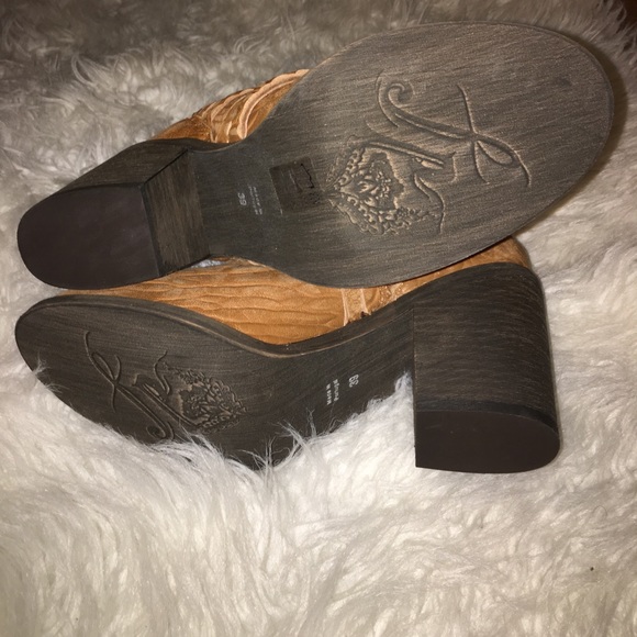 LAST ONE! Free People Carrera Leather Boot - Picture 4 of 5