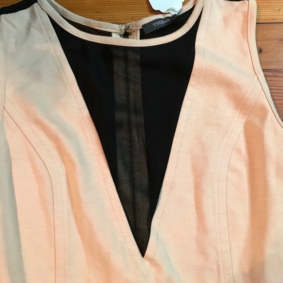 THEME DRESS🌻 - Picture 3 of 4