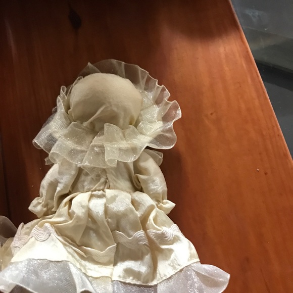 Porcelain doll - Picture 2 of 4