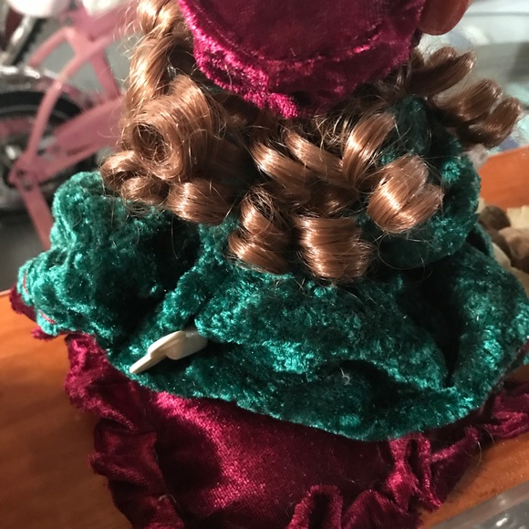 Porcelain doll winds up music maker w/ pillow - Picture 2 of 3