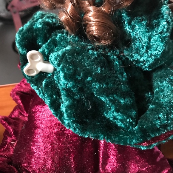 Porcelain doll winds up music maker w/ pillow - Picture 3 of 3