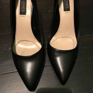 Jones new york black leather heels