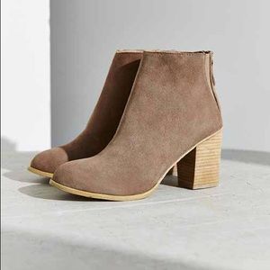 Suede boot