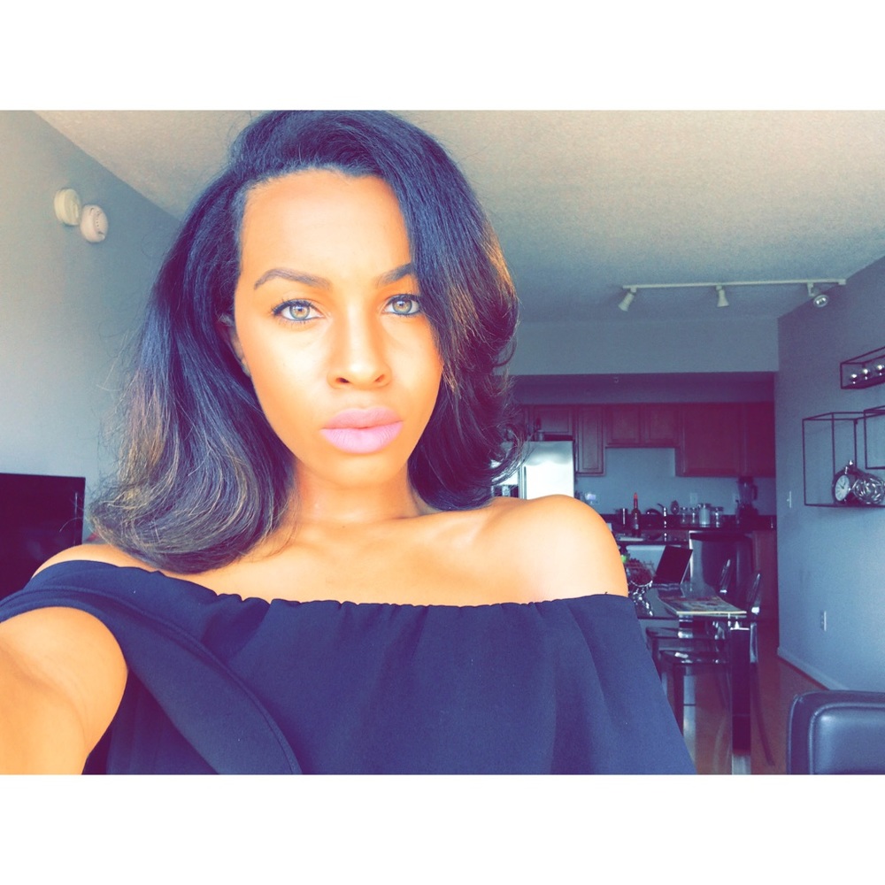 Meet your posher ✨Chanel✨👋🏽