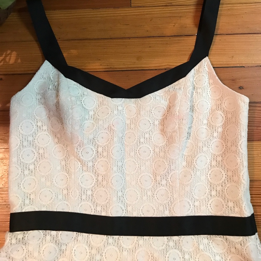LOFT LACE DRESS - Picture 3 of 4
