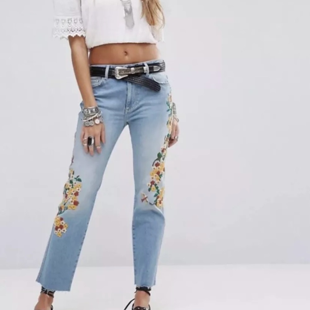 Looking for this pants size 28 or29