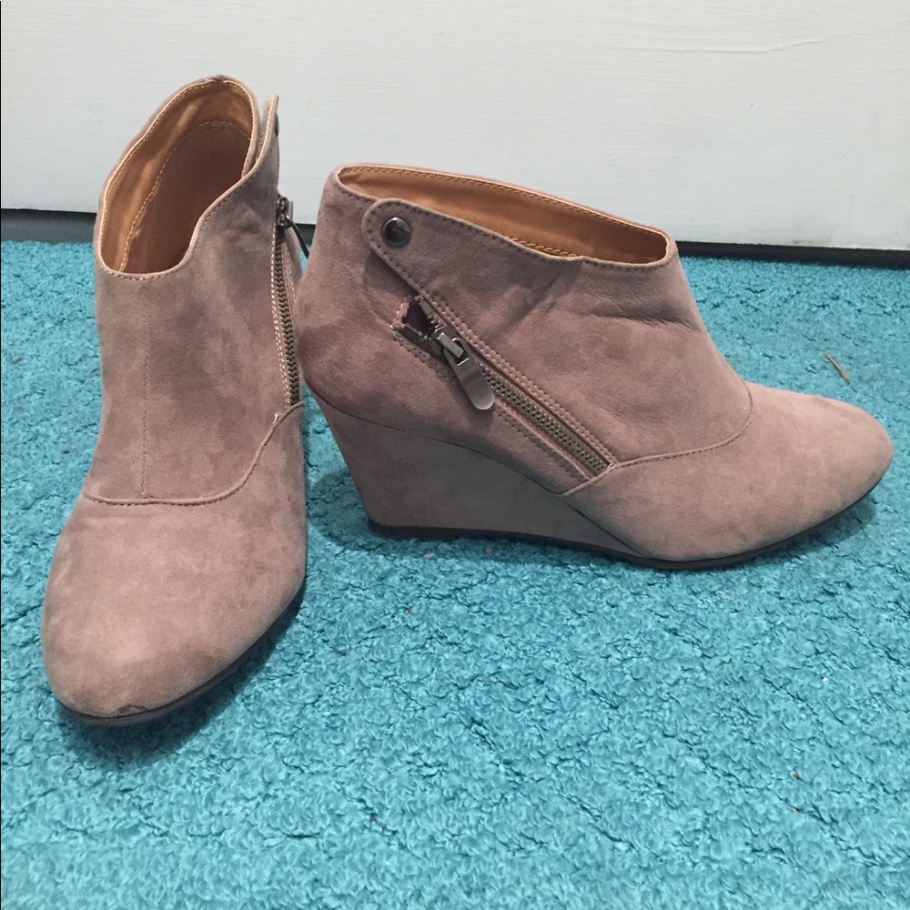 Tan suede Chinese Laundry wedge booties. Size 9.