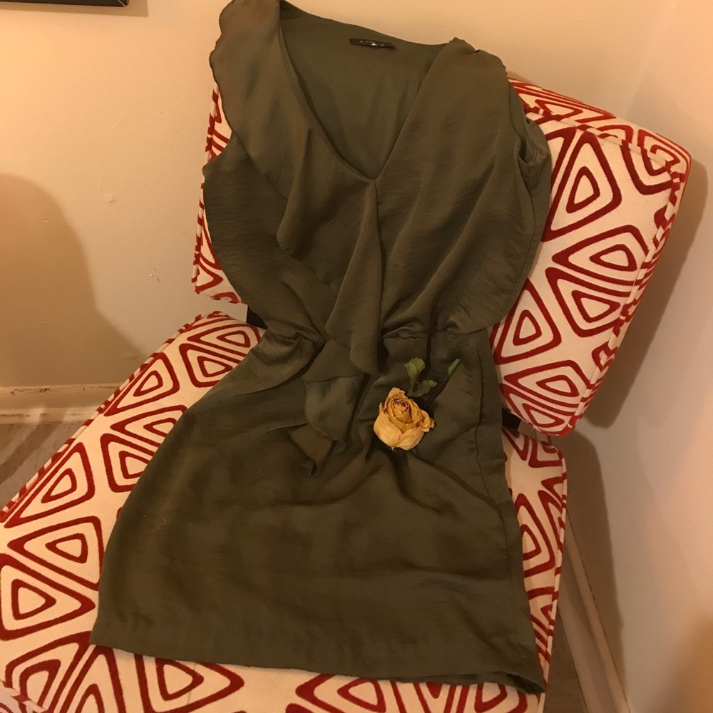 Dress - Picture 2 of 4