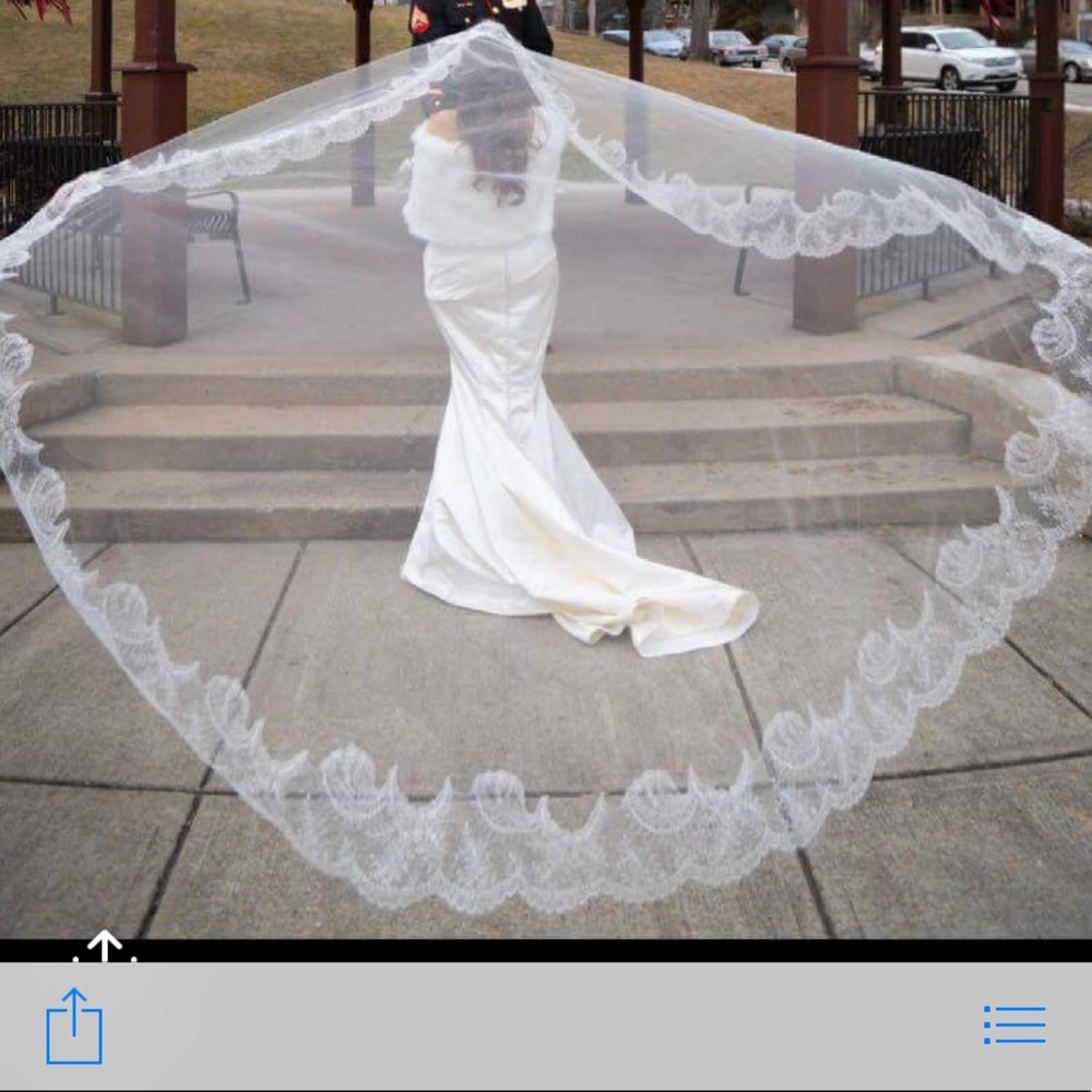 Kleinfeld Custom made Chantilly lace