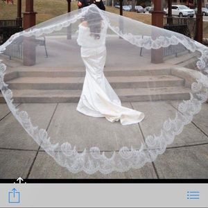 Kleinfeld Custom made Chantilly lace