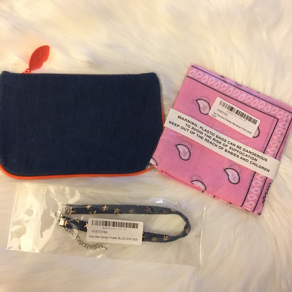 ✨NWT✨ Ipsy pouch & Nasty gal Choker bundle 