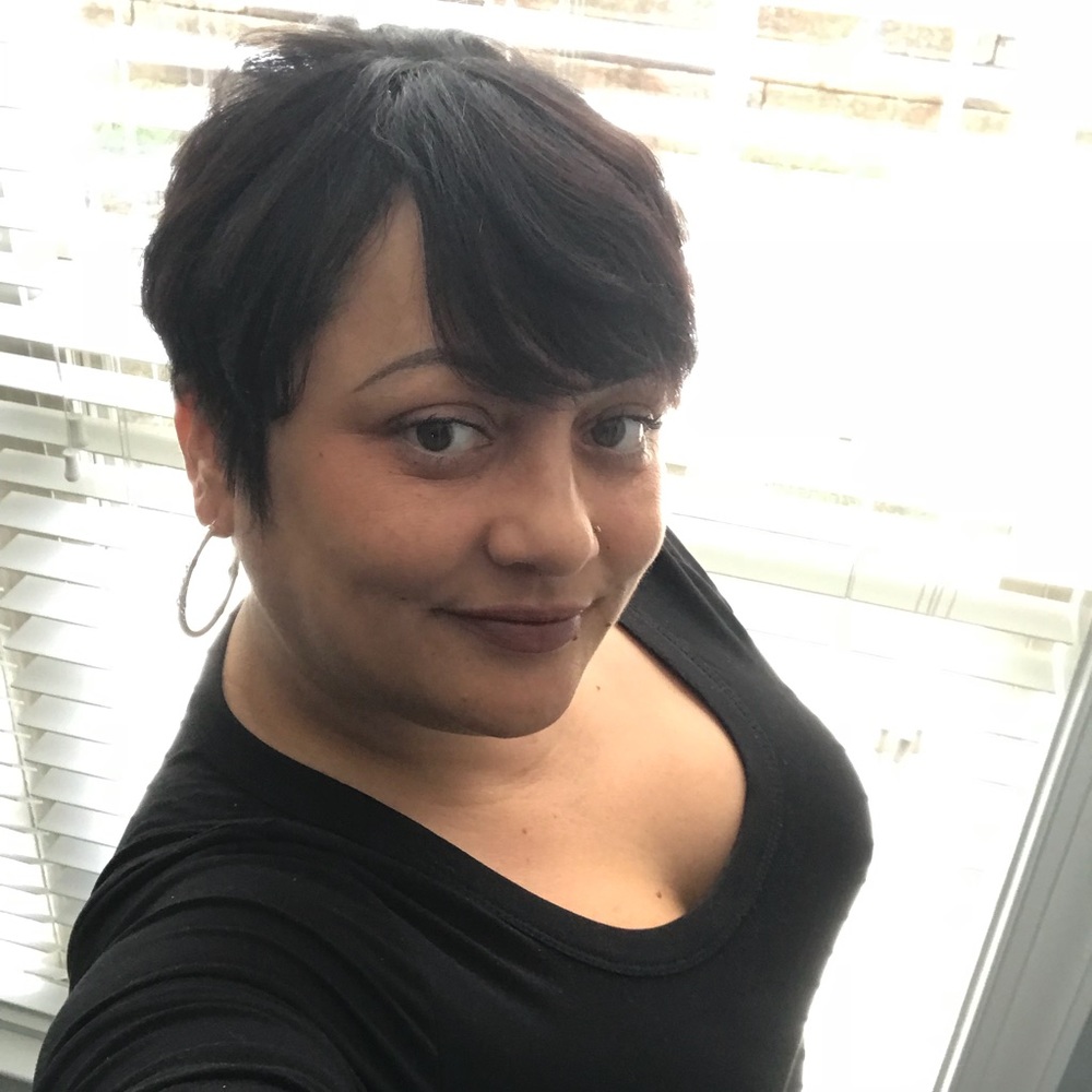 Meet your Posher, Yona