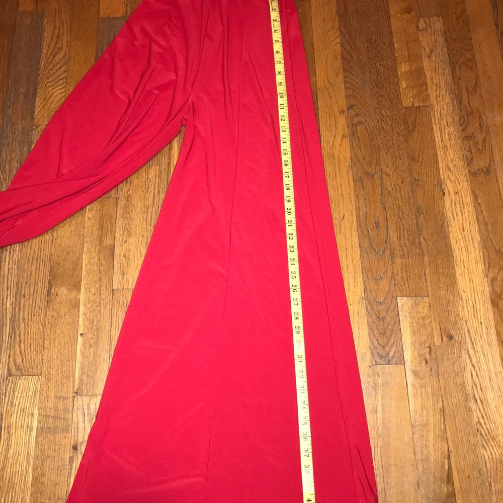 Jumpsuit beautiful fit, clingy fabric. - Picture 6 of 7