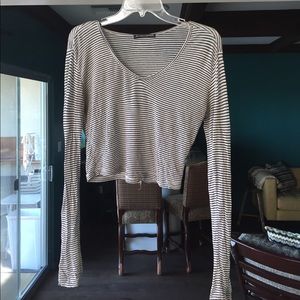 Crop top. Long sleeve