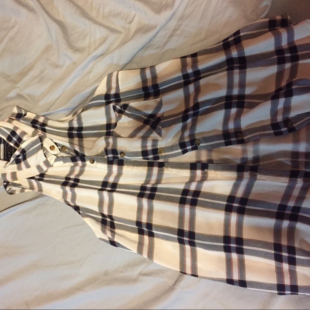 Sleeveless tank button up