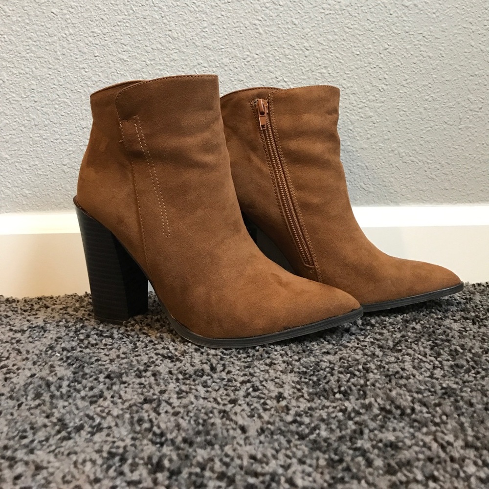 Brown Fall Booties ✨
