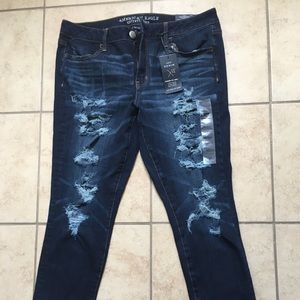 BRAND NEW WITH TAGS AMERICAN EAGLE RIPPED JEANS BRAND NEW WITH TAGS AMERICAN EAGLE RIPPED JEANS