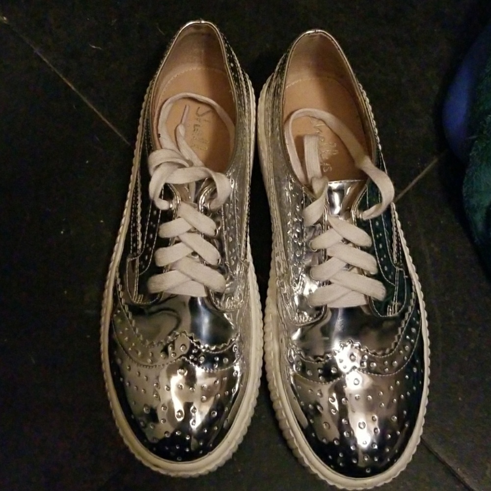 Shell's London shoes