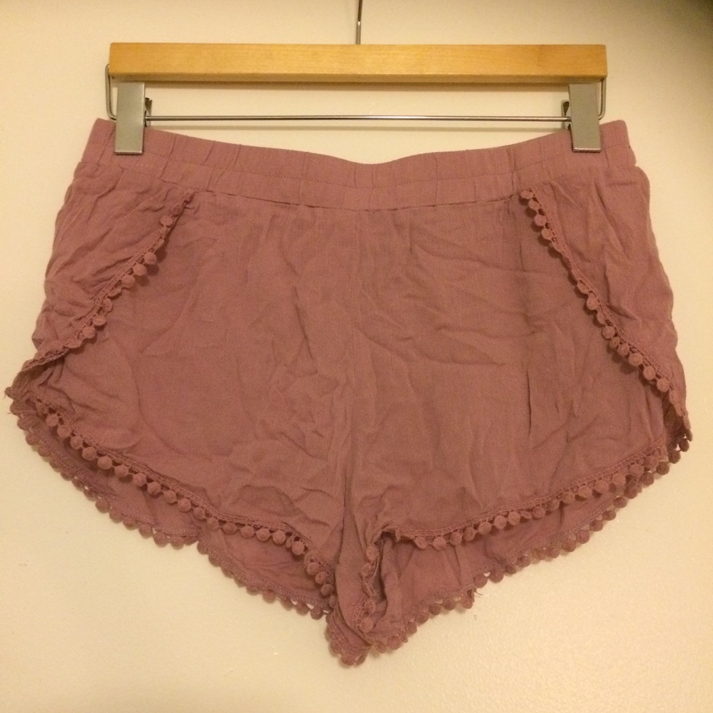Gorgeous and comfy Mauve pom pom trimmed shorts - Picture 2 of 5