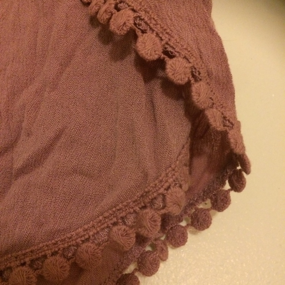 Gorgeous and comfy Mauve pom pom trimmed shorts - Picture 3 of 5