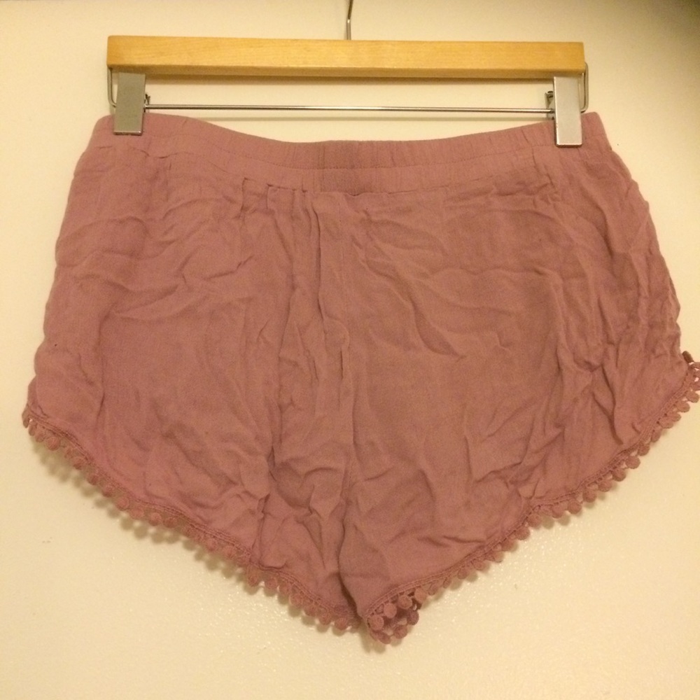 Gorgeous and comfy Mauve pom pom trimmed shorts - Picture 4 of 5