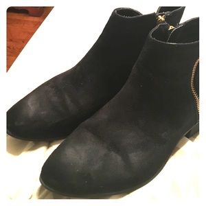Candie’s brand black booties - size 8-1/2