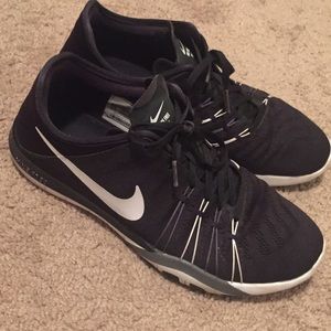 NIKE free trainer 6