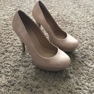 Nude pumps/heels